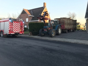 Vlasboer sterft onder heftruck